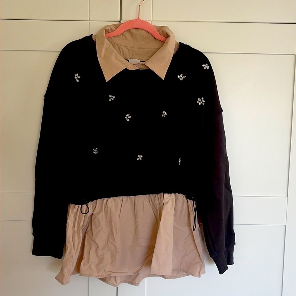 Anthropologie. Maeve Sweatshirt. Size XS. NWOT. Black and khaki with rhinestones